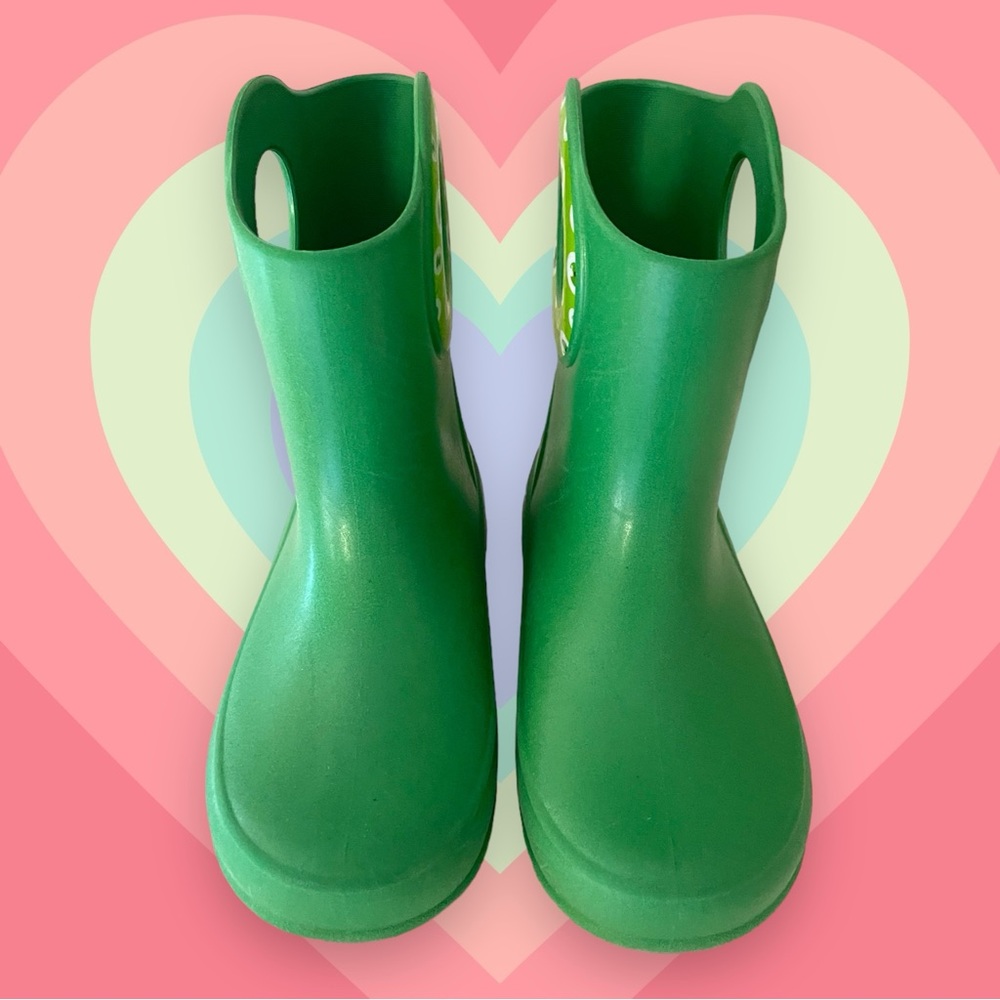 *** TODDLER RAIN BOOTS *** ☔️. Size 9. Mint condition.